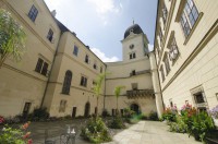 /album/fotogalerie-zamek-hruby-rohozec/zamecke-nadvori-autor-lucie-doudova-jpg/